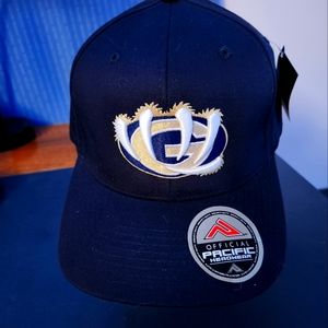 Pacific headwear, G with claws, pro model 430c. Nwt. fitted size m xl